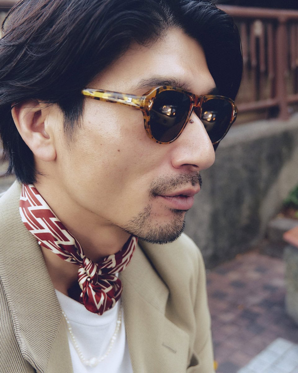 【スナップ】色を合わせたスカーフとシューズをベースにスタイリングを構築