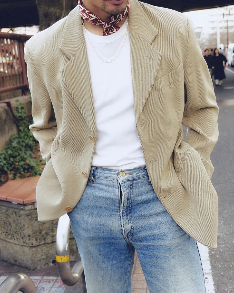 【スナップ】色を合わせたスカーフとシューズをベースにスタイリングを構築