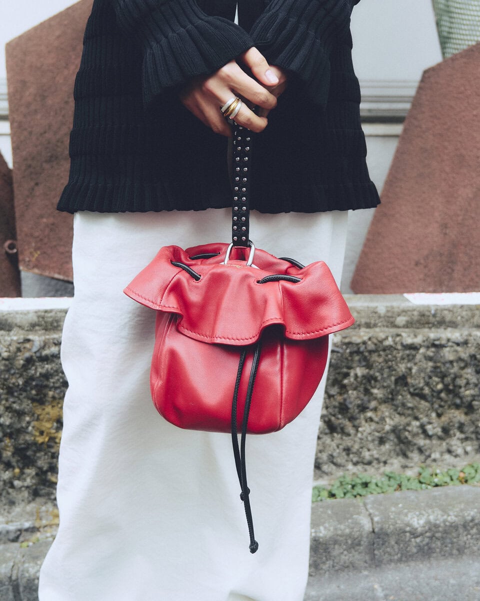 【スナップ】feticoメインのコーデにアイコニックなバッグを添えて