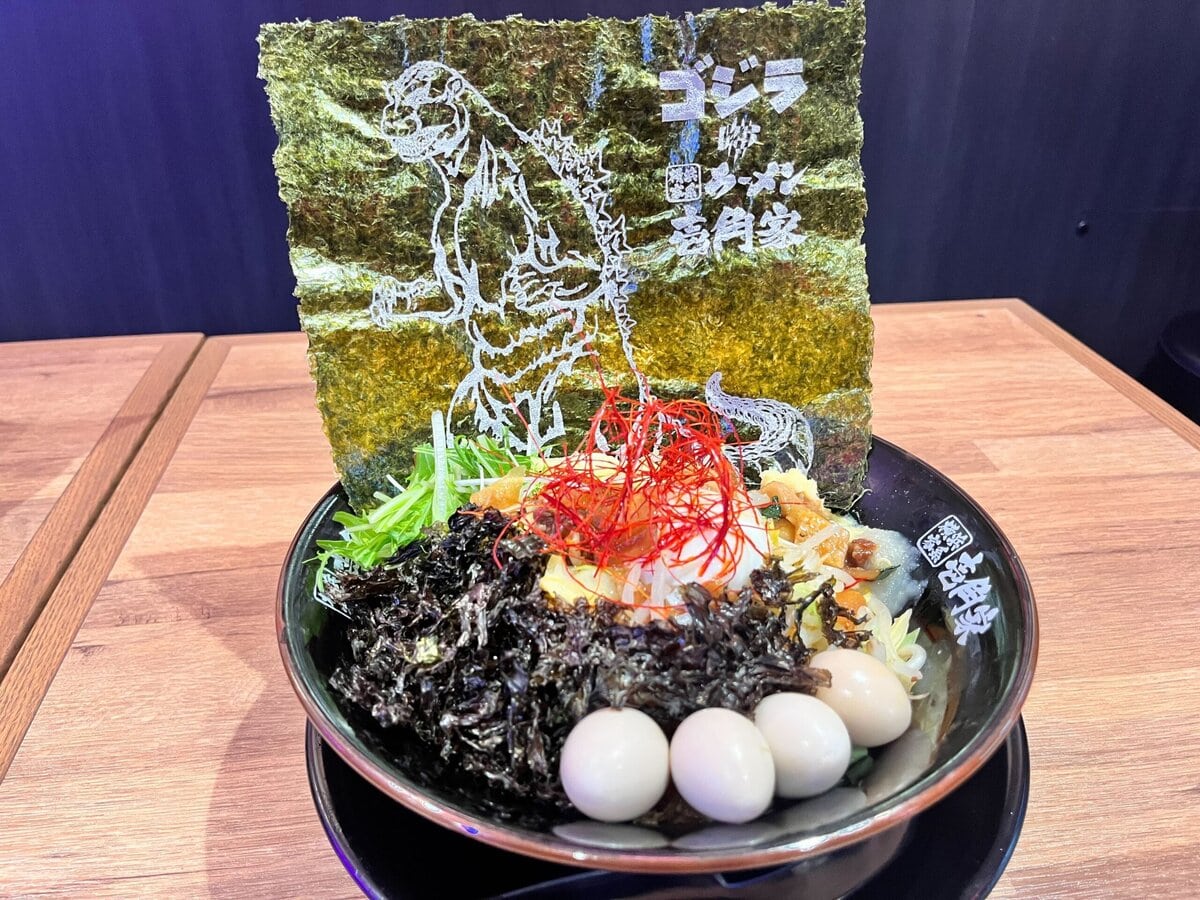 『キング肉盛そば～ゴジラコラボ～ 怪獣王級肉盛り油そば』