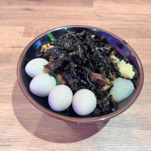 『キング肉盛り～ゴジラコラボ～ 怪獣王級肉盛りミニ丼』