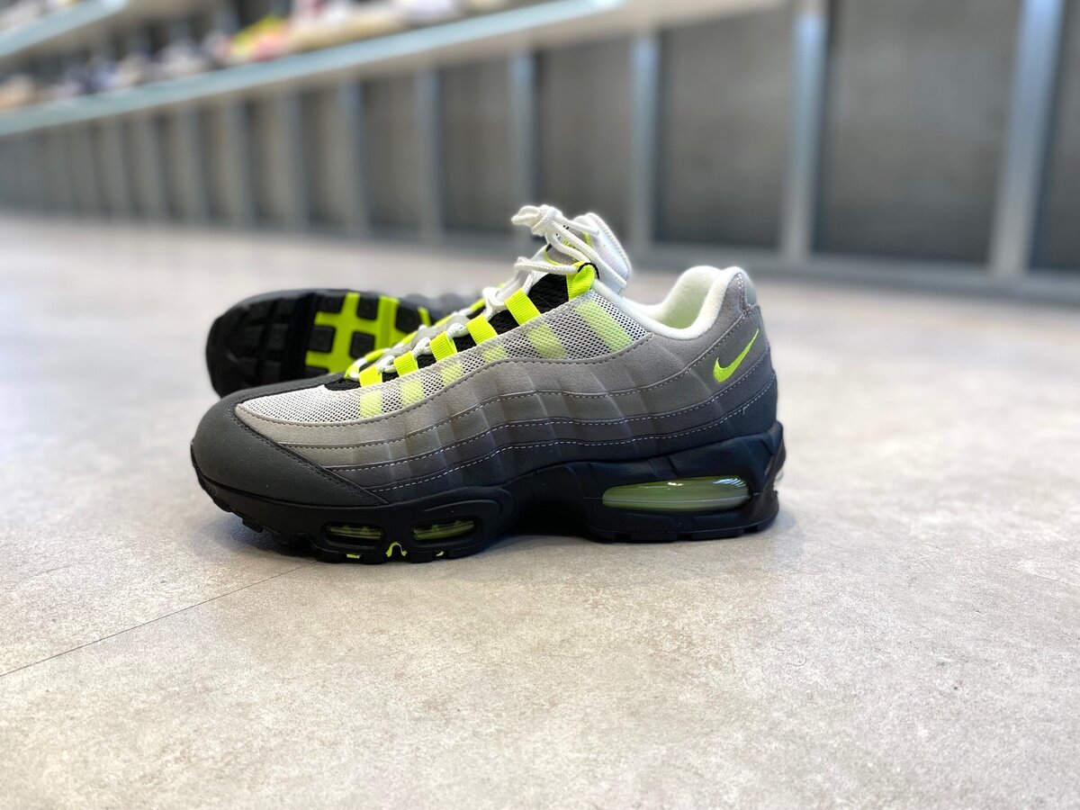 Nike(ナイキ)のエアマックス95 OG ビッグバブル "ネオンイエロー/イエローグラデ" (2025/2026)