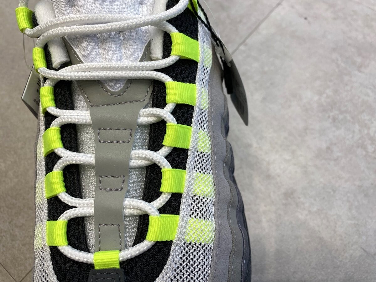 Nike(ナイキ)のエアマックス95 OG ビッグバブル "ネオンイエロー/イエローグラデ" (2025/2026)