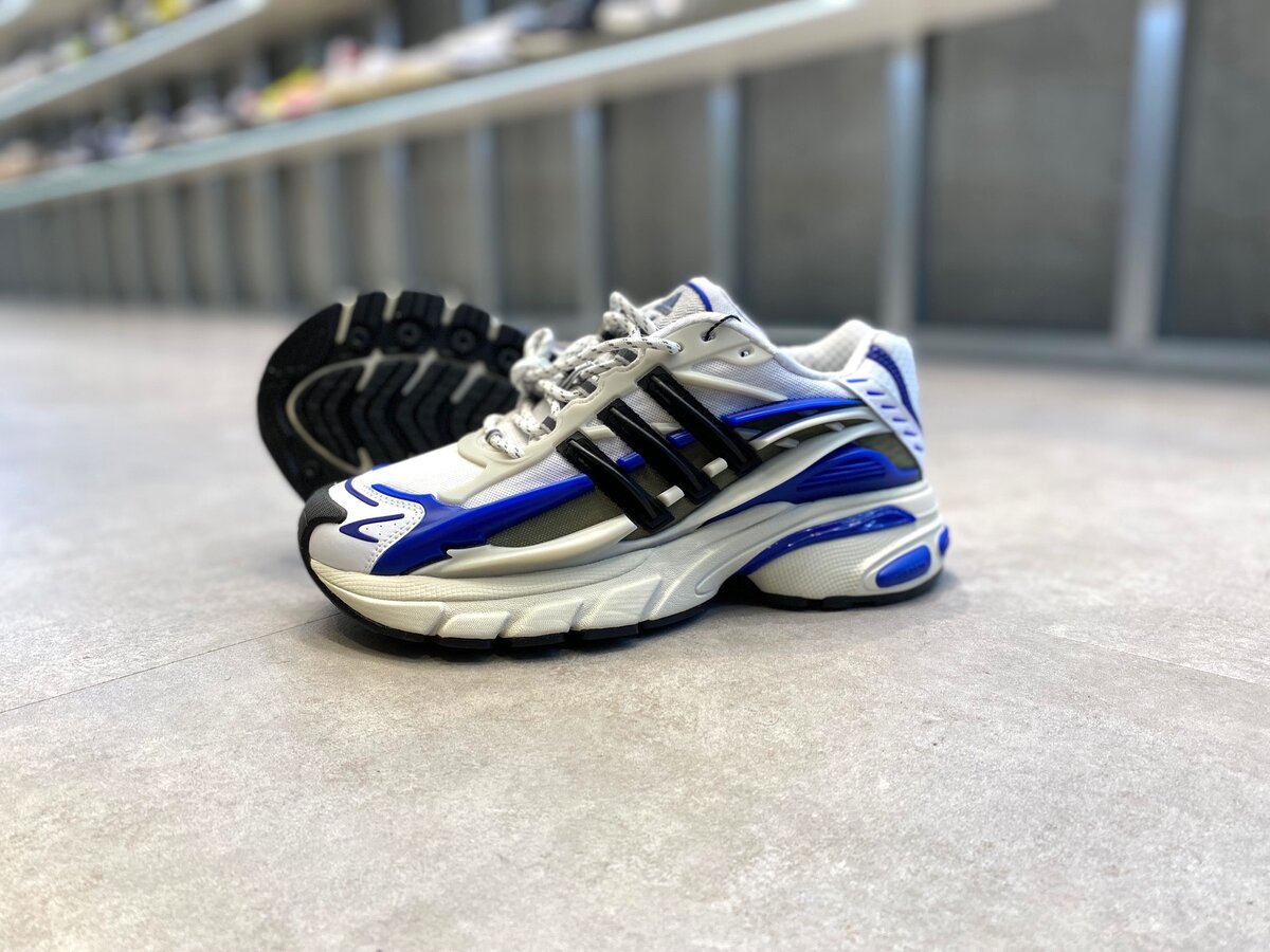 Pharrell Williams × adidas（ファレル・ウィリアムス × アディダス）のジェリーフィッシュ 