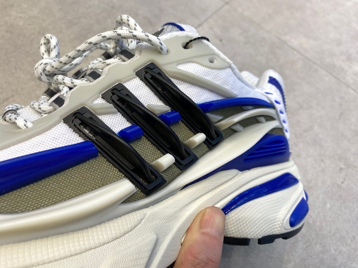 Pharrell Williams × adidas（ファレル・ウィリアムス × アディダス）のジェリーフィッシュ 