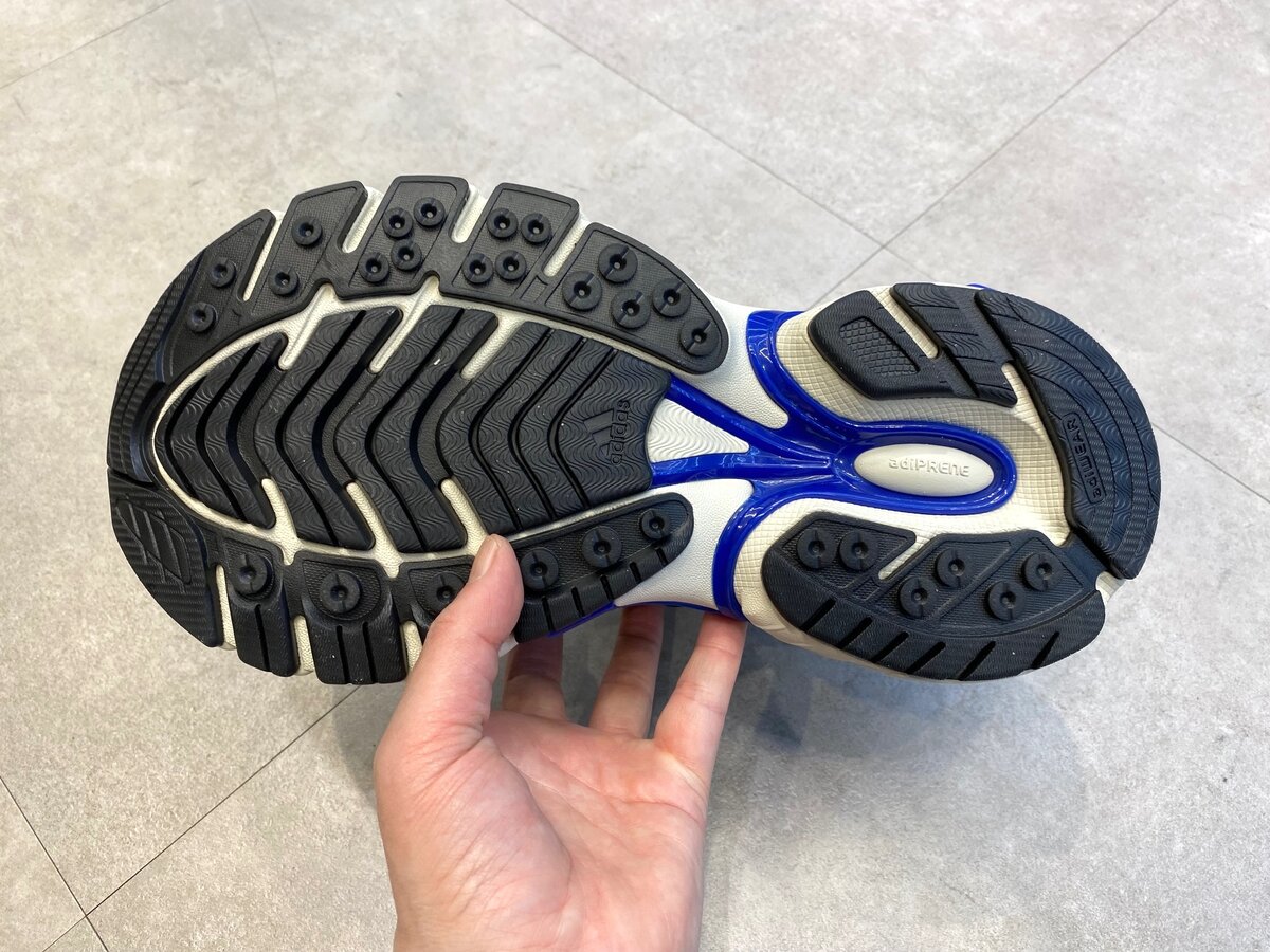 Pharrell Williams × adidas（ファレル・ウィリアムス × アディダス）のジェリーフィッシュ 