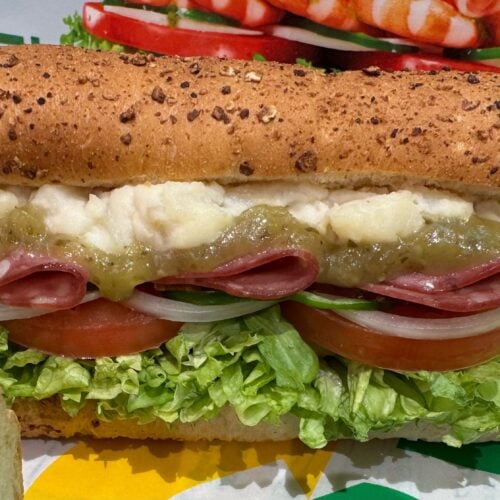 人気メニューも春仕様に！「チミチュリ＆BLTポテト」