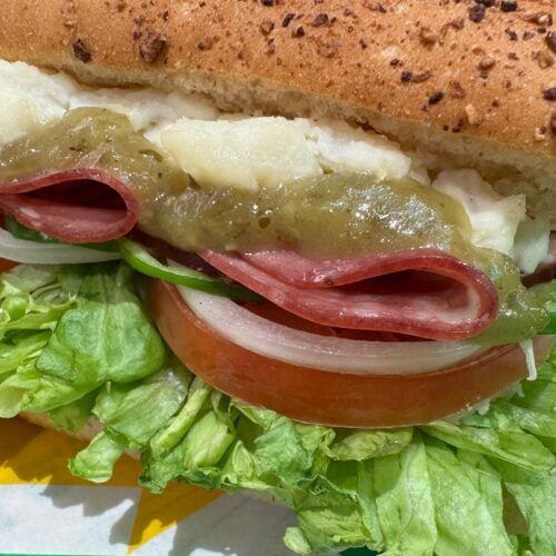 「BLT」も、チミチュリソースが入って鮮やかな春仕様に