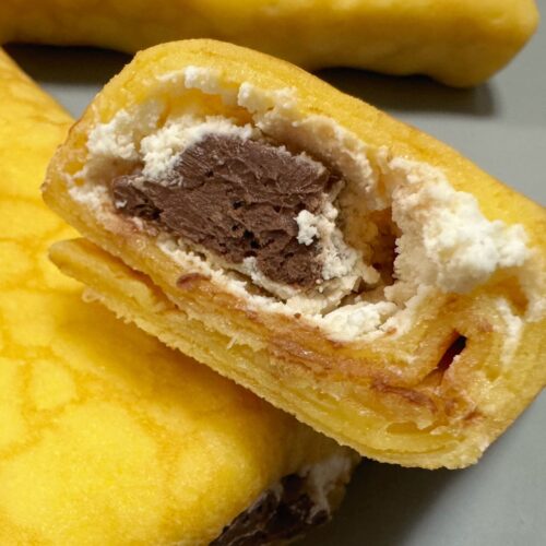 もちもち食感の薄いクレープの中には、なめらかで濃厚な生チョコレートと、コクのあるホイップクリームがぎっしり