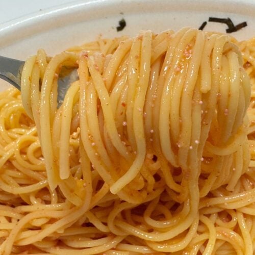 ピリ辛の明太子バターが程よい辛さと絶妙な塩味で食欲をブースト