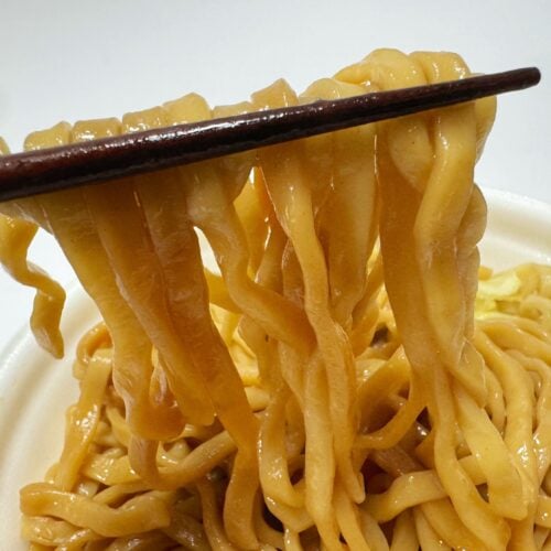 濃厚スープがよく絡むワシワシ麵