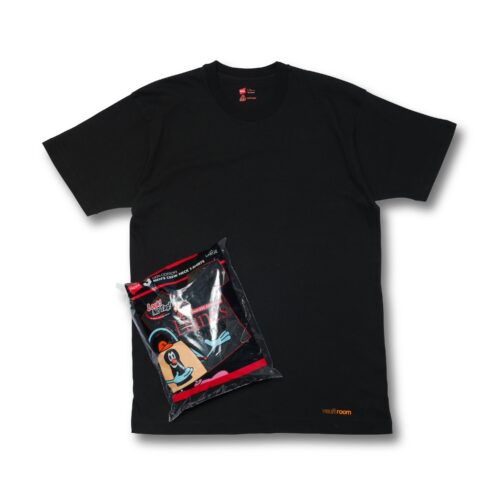 今回のコラボレーションでは、定番のホワイトに加え、インラインでは展開のないブラックを採用。特別仕様となる2色のラインナップ。