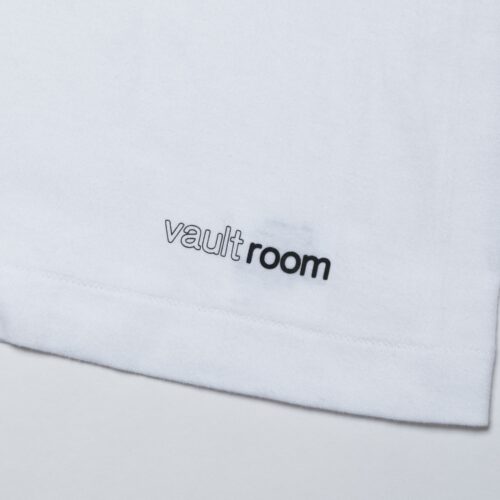 さらに、コットン100％によるやわらかな肌触り、脇に縫い目のない丸胴編みによるストレスフリーな着心地、着込むほどに生まれる独特のクタリ感、着丈をやや長めに設計したボックスシルエットも特長。まさにヘインズの王道といえるインナー用パックTシャツに。