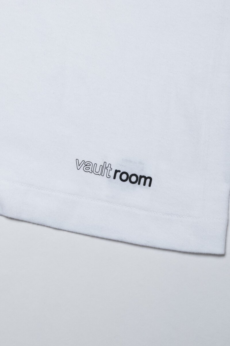 さらに、コットン100％によるやわらかな肌触り、脇に縫い目のない丸胴編みによるストレスフリーな着心地、着込むほどに生まれる独特のクタリ感、着丈をやや長めに設計したボックスシルエットも特長。まさにヘインズの王道といえるインナー用パックTシャツに。