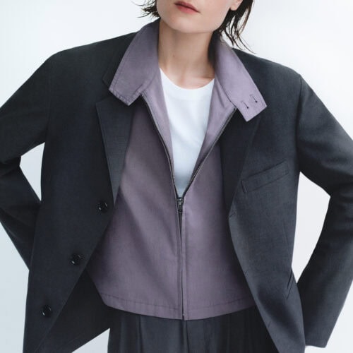 ボトムスとセットアップ可能な軽量ジャケットもメンズ、ウィメンズともに登場する。