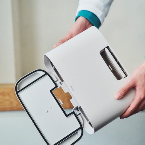 エディオンのスティック掃除機『e angle ダストステーション付きクリーナー』