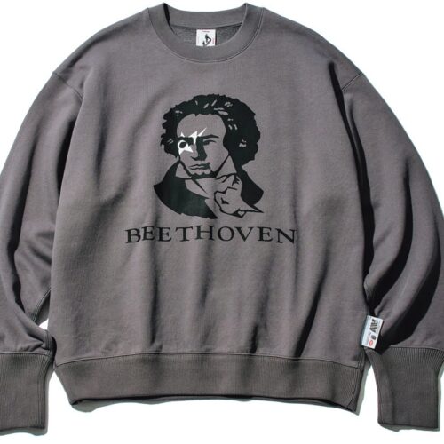 倉石一樹氏とA BATHING APE®の新コレクション／RELAXED FIT CREWNECK SWEATSHIRT