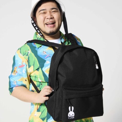 下北沢発のブランドCUNEとsmartが、初めてのコラボレーションして生まれたビッグパックパックと、モデルを務めた松井ケムリさん