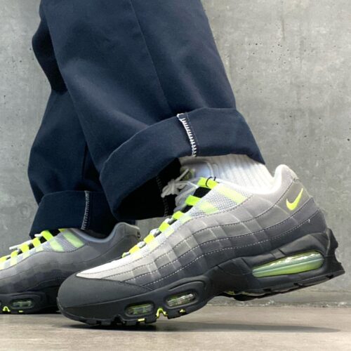 即完スニーカー by スニダン