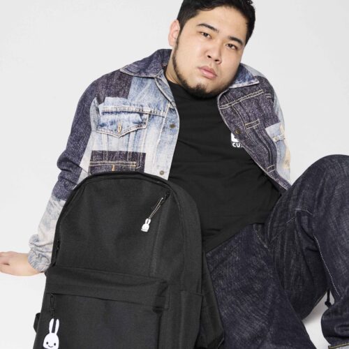 下北沢発のブランドCUNEとsmartが、初めてのコラボレーションして生まれたビッグパックパックと、モデルを務めた松井ケムリさん