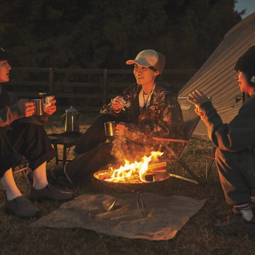 コールマンのギアで楽しむ焚き火タイム