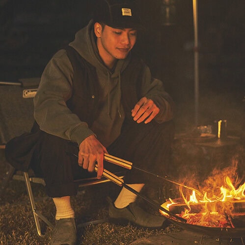 コールマンのギアで楽しむ焚き火タイム