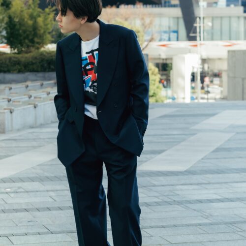 主張の強いスーツはグラフィックＴで攻略