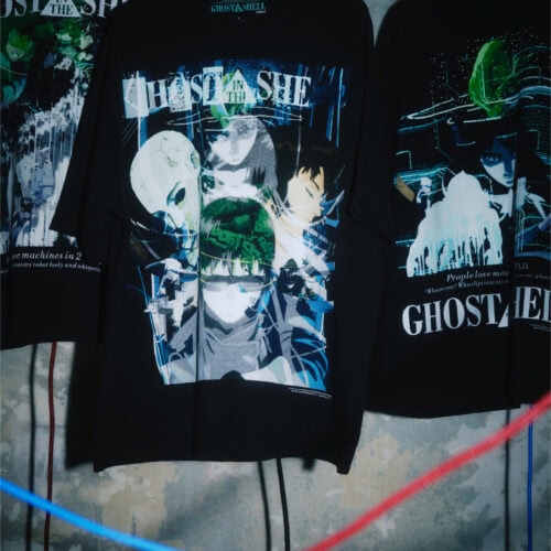 Tシャツは、宮城県仙台市を拠点にシルクスクリーンを中心としたTシャツ制作を手がけるAZOTH（アゾット）でプリント。作品公開当時とも重なる1990年代にアメリカで主流だったシルクスクリーンの手法をベースに、現代の技術で再構築した仕様となっている。