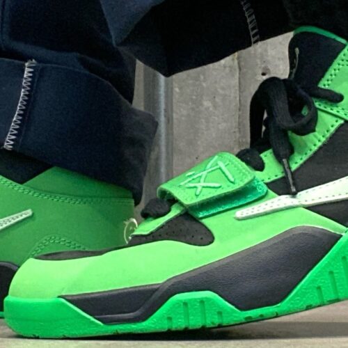 Travis Scott × Nike（トラヴィススコット × ナイキ）のジョーダン ジャンプマンジャック CJ1 T-Rexx 