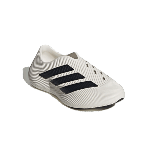 ラインナップは、スリッポンタイプの「PURECHILL」と、サンダルタイプの「PURECHILL SLIDE」の2型。スポーツをルーツにしながら、毎日の動きに寄り添うモデルとなっている。