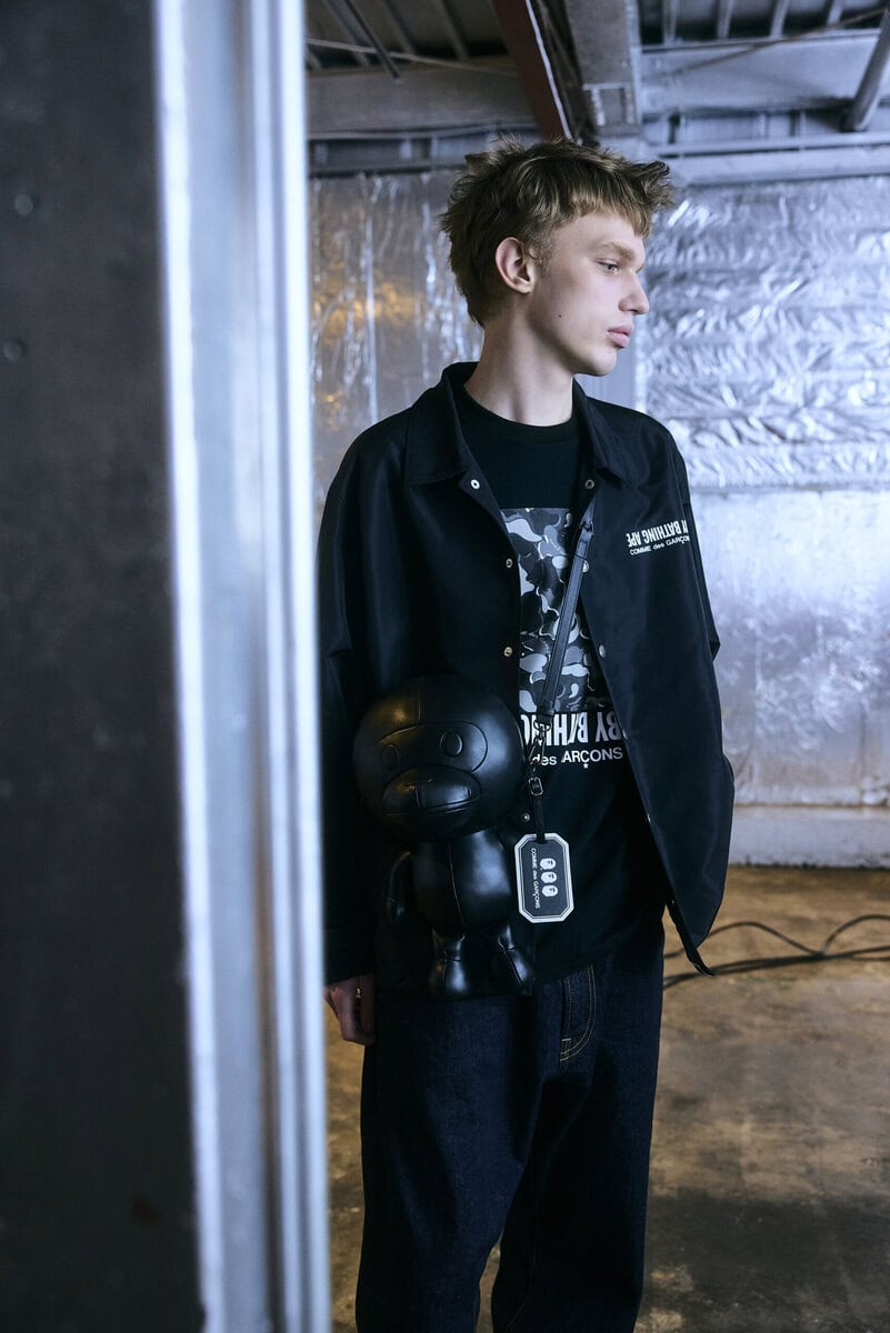 BAPE®とCOMME des GARÇONS、それぞれのアイコニックなモチーフがポップアートの視点で再構築された本コレクション。大阪限定、数量限定という特別感も相まって、気になるアイテムは早めにチェックしておきたいところ。