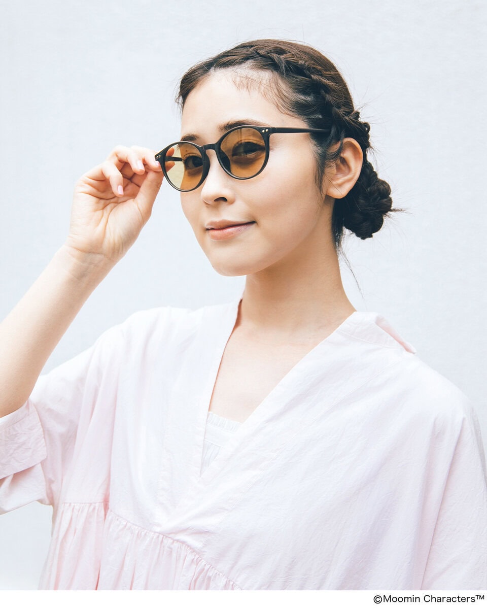 リンネル7月号増刊の付録は「「ムーミン」UVカット率99.9％＊リトルミイがかわいい！調光サングラス、ケース、眼鏡ふきセット：屋外では濃色に変化