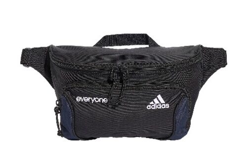 加えて、アディダスのアーカイブのウエストバッグをベースにアップデートしたウエストバッグもラインアップする。