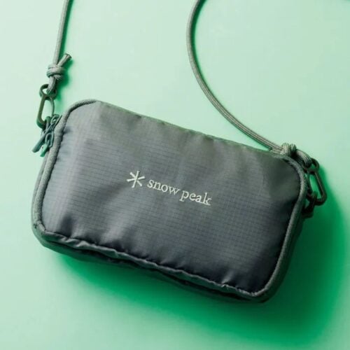 スノーピーク“初”付録が話題沸騰中！リンネル×高山都コラボの「お財布ショルダー」＆「バニティ」が、アウトドアでも日常でも神レベルで使える