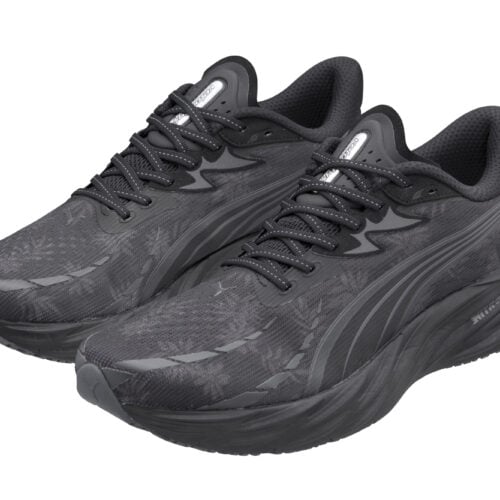 軽量性、クッション性、反発性をバランスよく備え、ランニング由来のテクノロジーを日常使いにも落とし込んだモデルとなっている。アクティブな移動からデイリーユースまで、シーンを問わず頼れる仕上がりに。