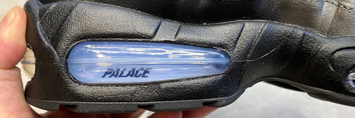 Palace Skateboards × Nike（パレス スケートボード × ナイキ）のエアマックス95 ビッグバブル "メタリックシルバー/アルミニウム"