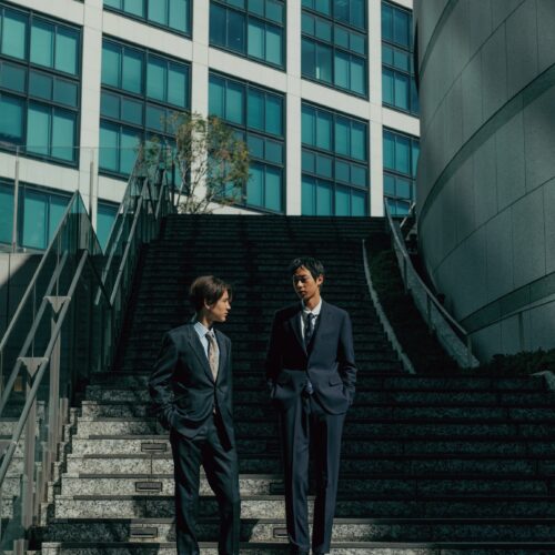 令和の「スーツ」「ジャケパン」スタイル。正統派の着こなしから遊び心あるスタイルまでジャンプアップ。