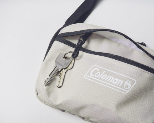 smart2026年6月号 Coleman（コールマン）
背面メッシュ＆キーフック付き
ショルダーバッグ 
