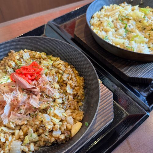 うどん×飯の“禁断のB級グルメ”が爆誕！新ジャンル「丸亀うどんメシ」をPOPUPで最速実食！熱々グリルパンから直接かっ喰らう背徳感がやばい