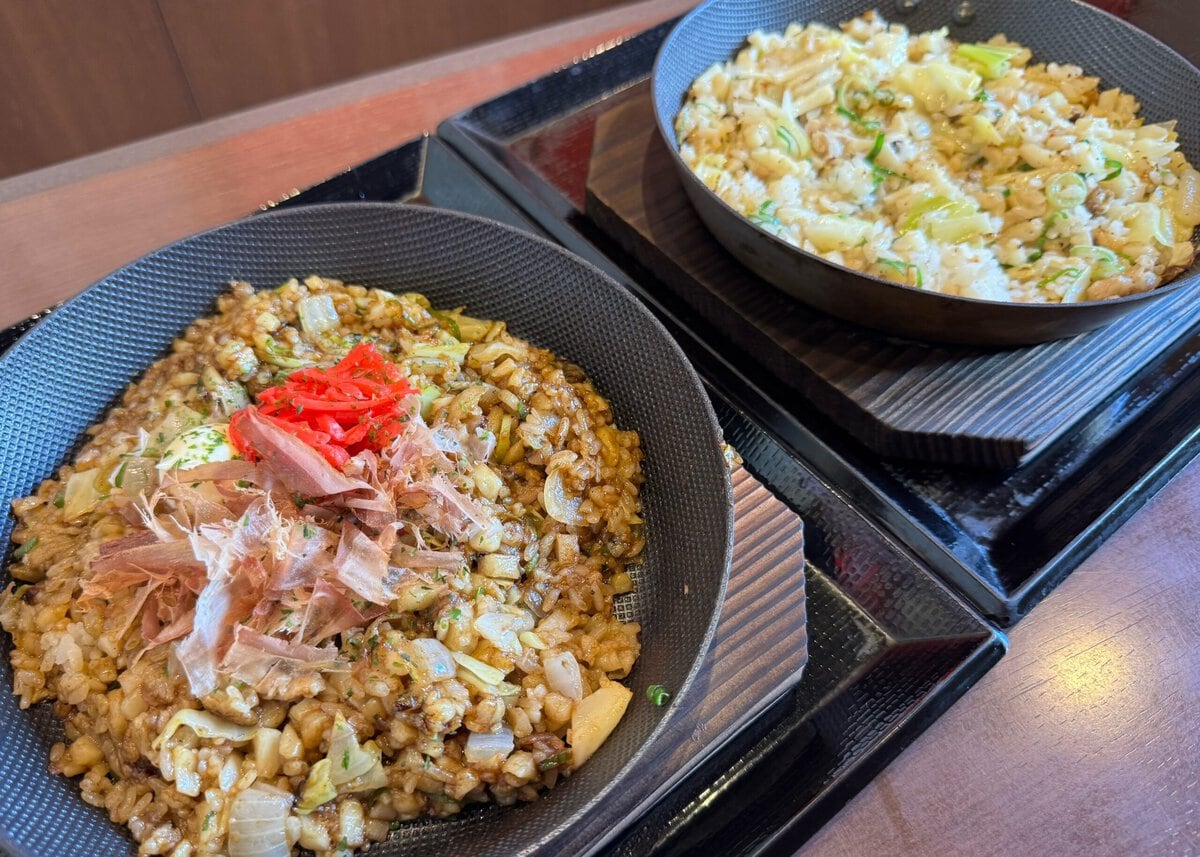 うどん×飯の“禁断のB級グルメ”が爆誕!新ジャンル「丸亀うどんメシ」をPOPUPで最速実食!熱々グリルパンから直接かっ喰らう背徳感がやばい