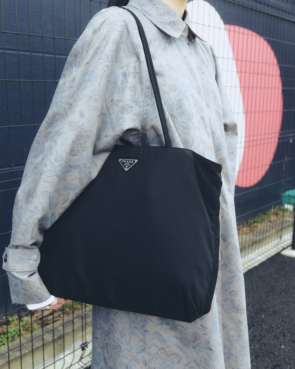 【20代スナップ】柄コートで“しっとり”春を感じさせる上級コーデ