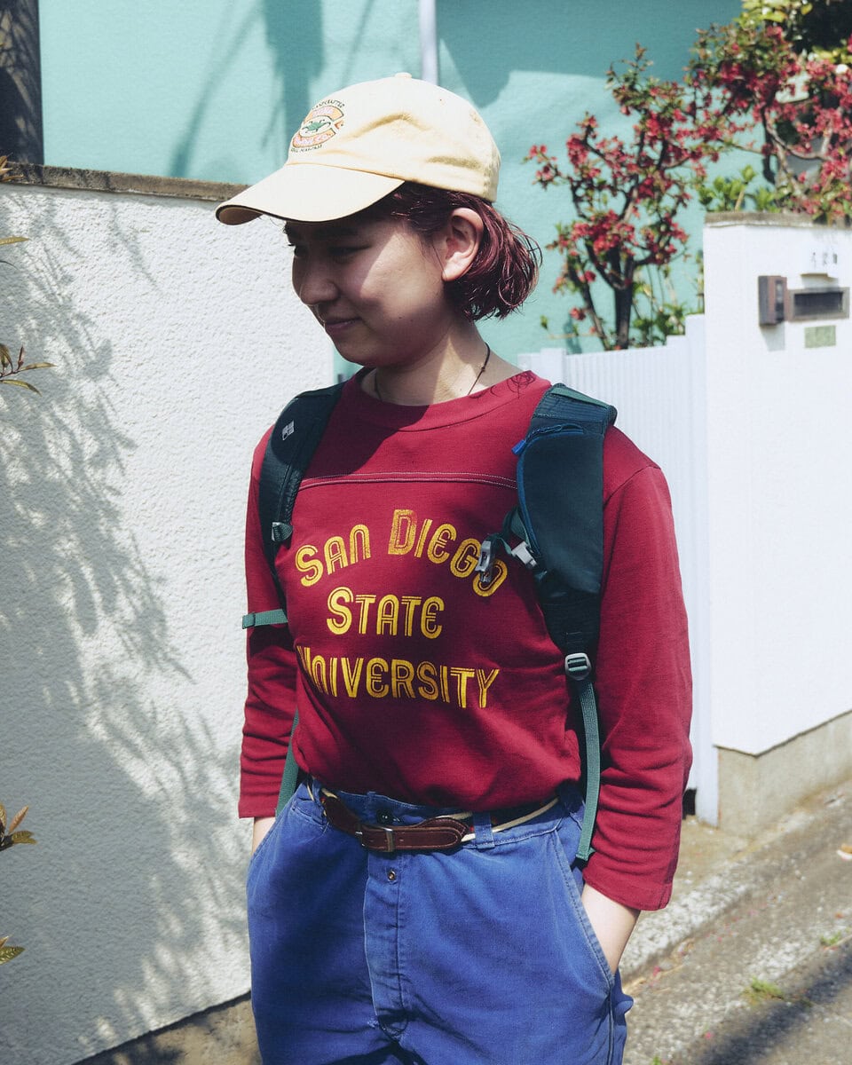 【20代スナップ】春は身軽な服装をしたい!つい気になる赤系のアイテムをメインに