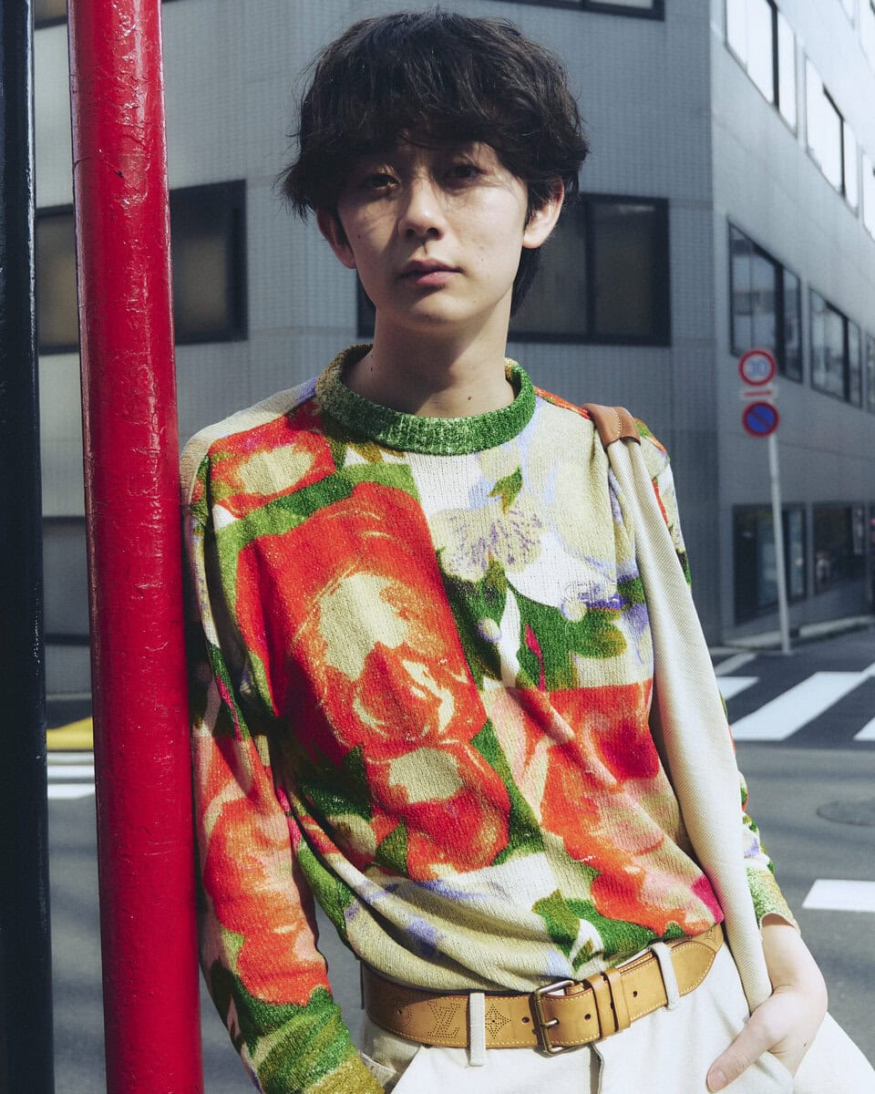 【20代スナップ】トップスを際立たせるパンツとシューズのカラーパレットが秀逸