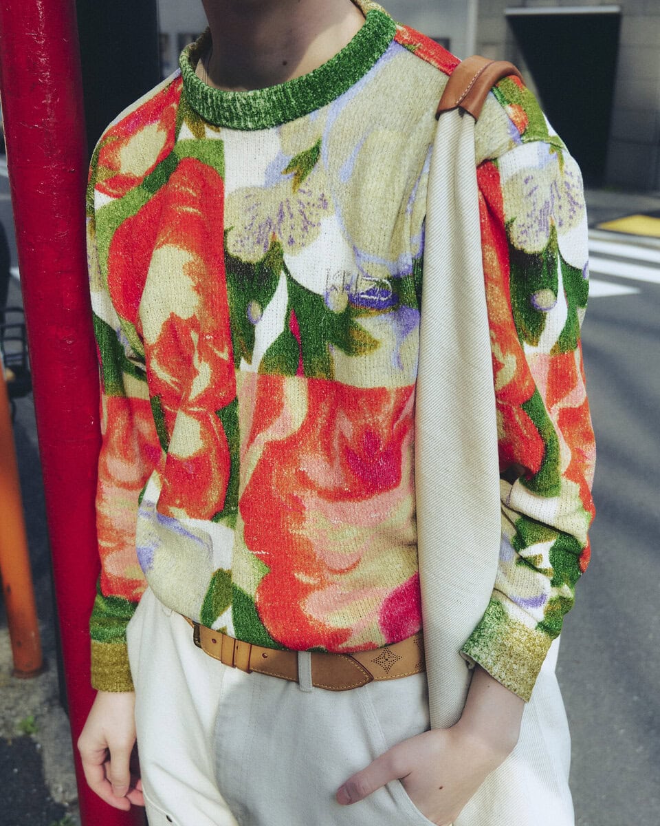 【20代スナップ】トップスを際立たせるパンツとシューズのカラーパレットが秀逸