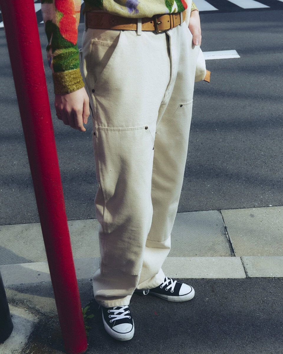 【20代スナップ】トップスを際立たせるパンツとシューズのカラーパレットが秀逸
