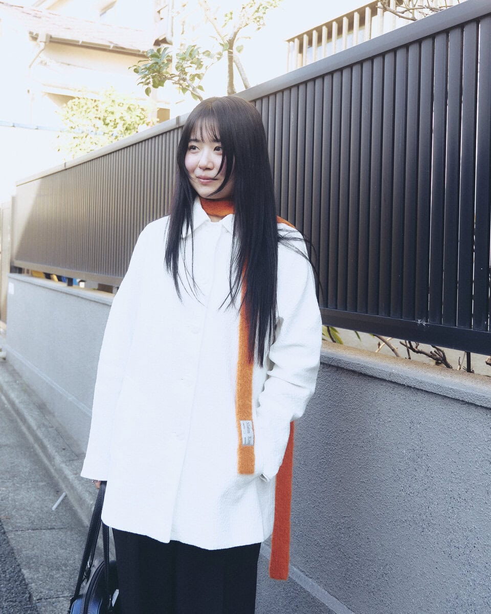 【スナップ】白のストレートシルエットを意識した“ベストサイジング”コーデ