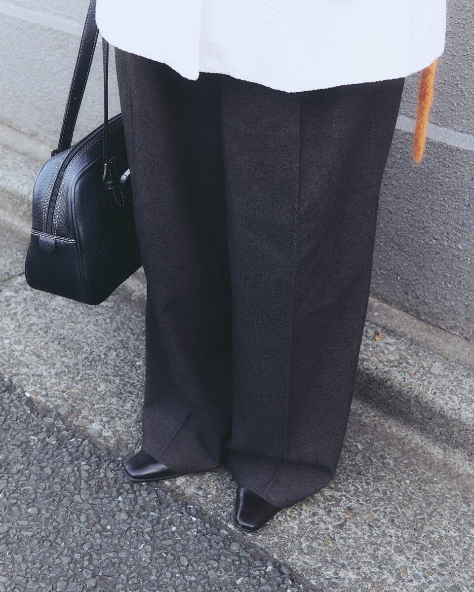 【スナップ】白のストレートシルエットを意識した“ベストサイジング”コーデ