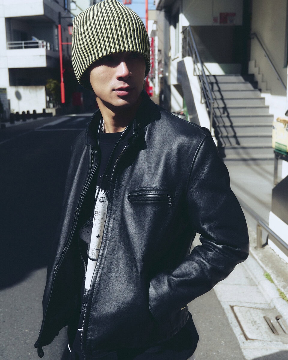 【20代スナップ】レザージャケットとスウェットパンツの“意外な”合わせが好き