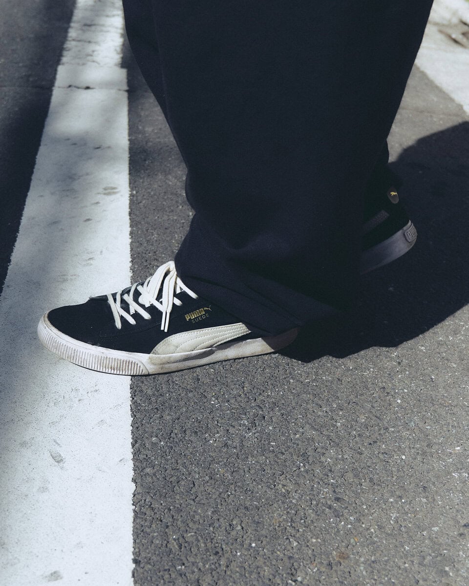 【20代スナップ】レザージャケットとスウェットパンツの“意外な”合わせが好き