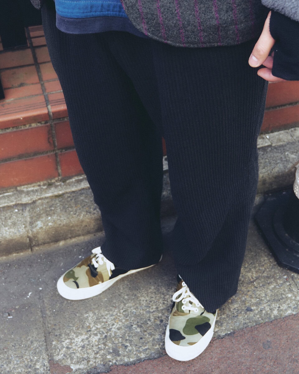 【20代スナップ】インナーとスニーカーの柄がいいスパイスに